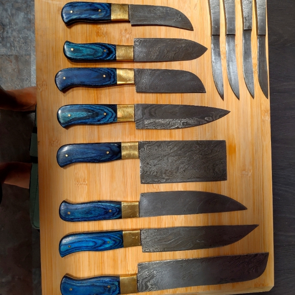 Complete set of Damascus steel knife set.